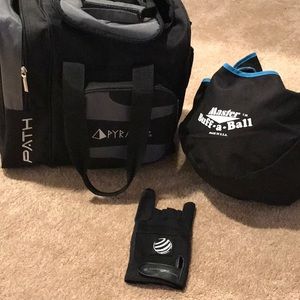 Pyramid Deluxe Bowling Bag and accessories